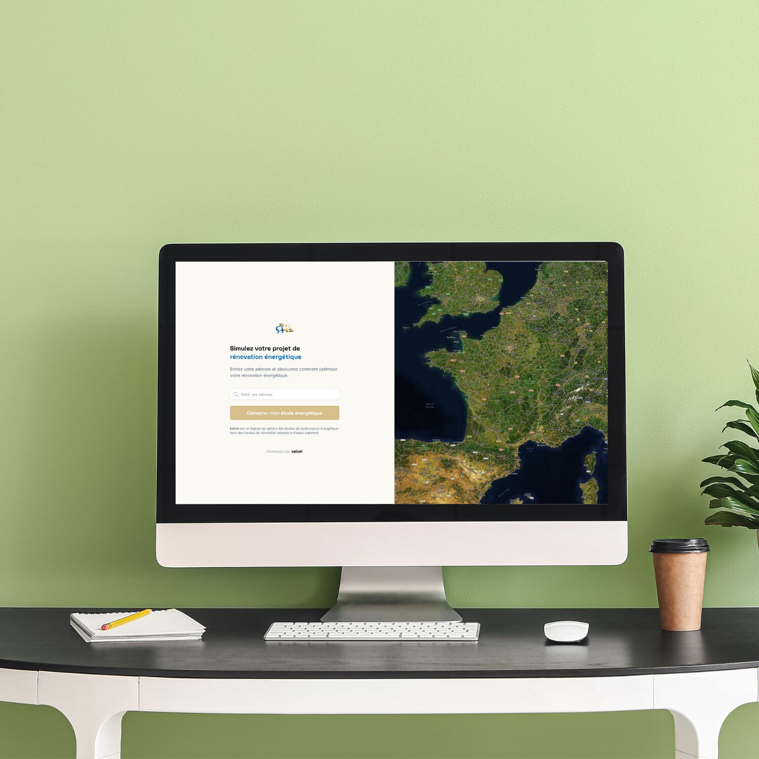 Interface web d’un simulateur de rénovation énergétique affichée sur un écran d’ordinateur, avec carte satellite