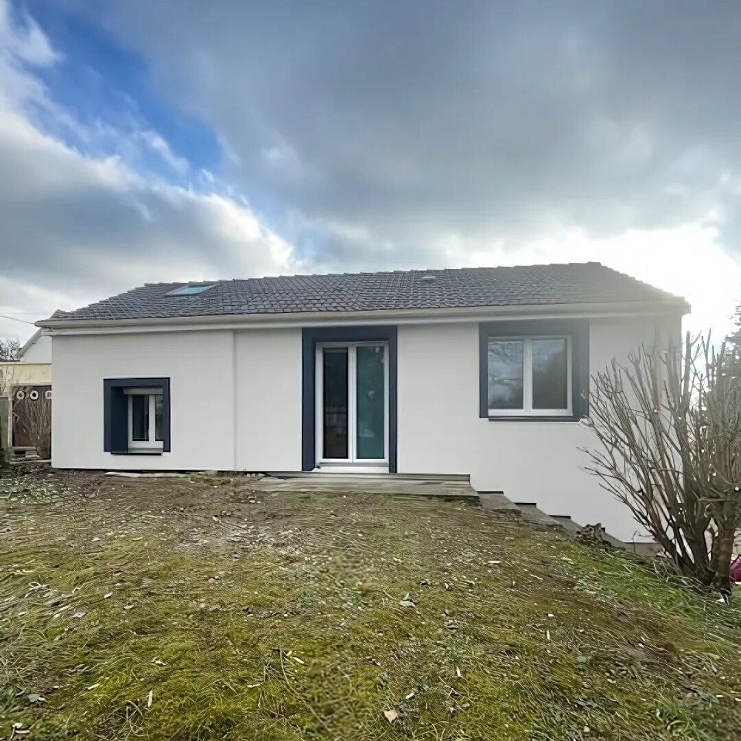 Façade rénovée après isolation thermique par l’extérieur (ITE) - Finition soignée et esthétique moderne - Royal'Home Rénovation à Chartres