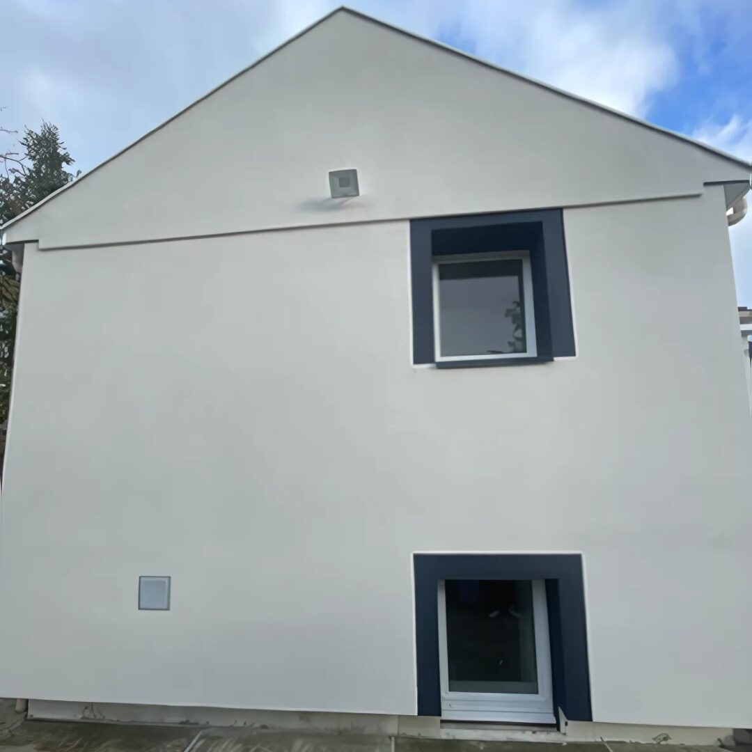 Façade rénovée après isolation thermique par l’extérieur (ITE) - Finition soignée et esthétique moderne - Royal'Home Rénovation à Chartres