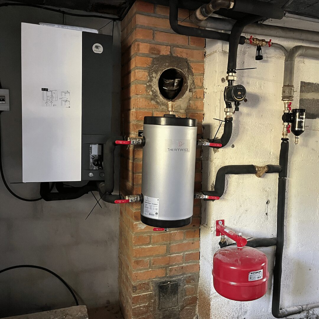 Installation d'une pompe à chaleur AIR/EAU avec ballon tampon THERMANCE - Royal'Home Rénovation à Chartres