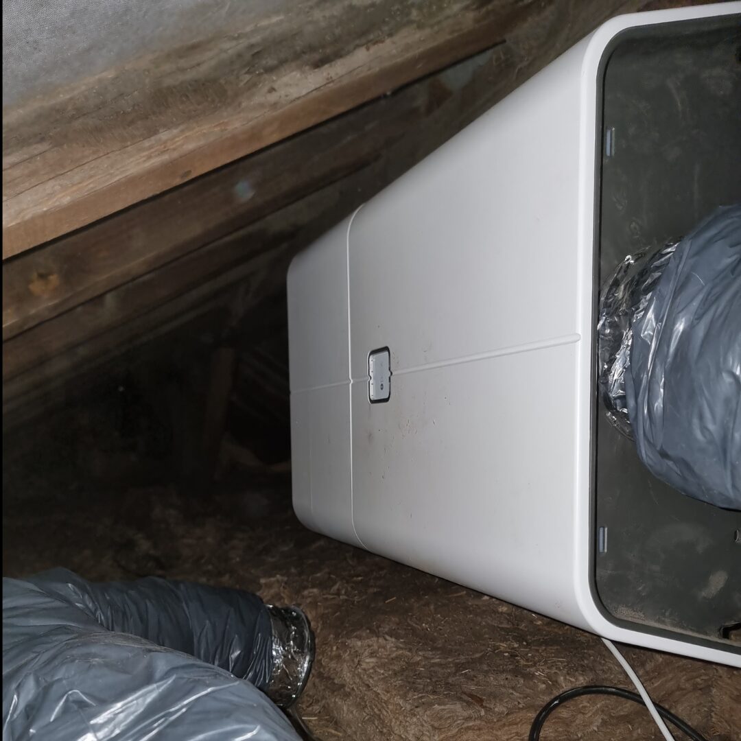 Installation d’une VMI (Ventilation Mécanique par Insufflation) dans les combles pour améliorer la qualité de l’air intérieur - Royal'Home Rénovation à Chartres